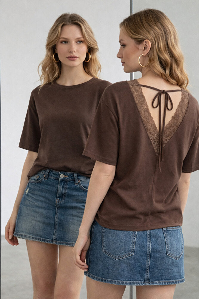 10889 Kadın Pamuklu Oversize Kalıp Sırt Dantel Detaylı T-Shirt