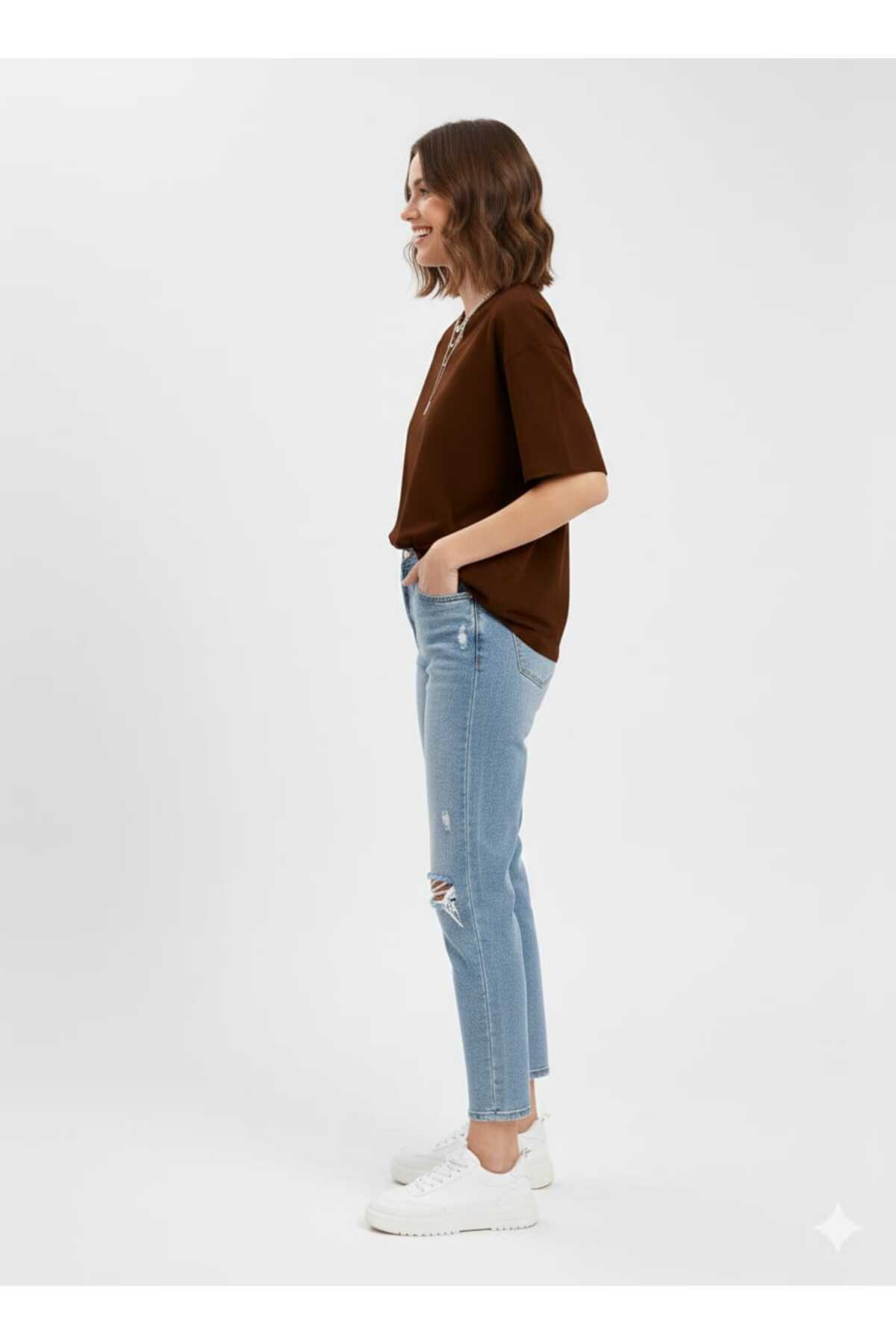 Kadın Kahverengi Bisiklet Yaka Basic Oversize T-Shirt - Kahverengi