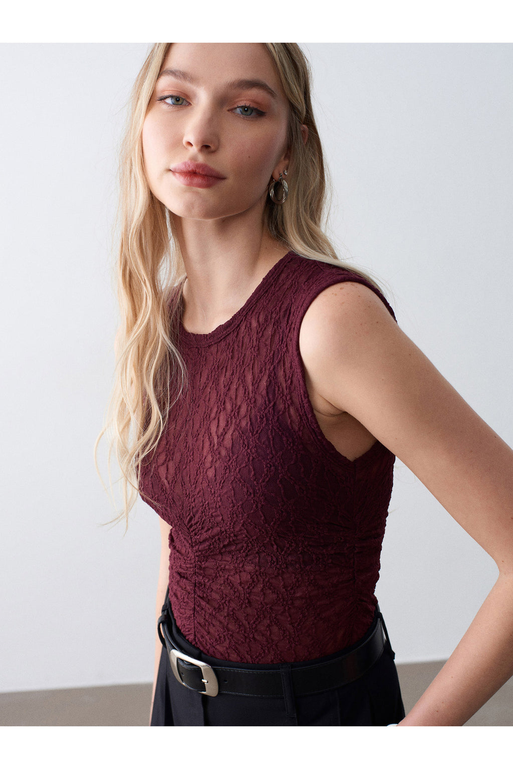 32492 Büzgülü Dantel Top-Siyah - Bordo
