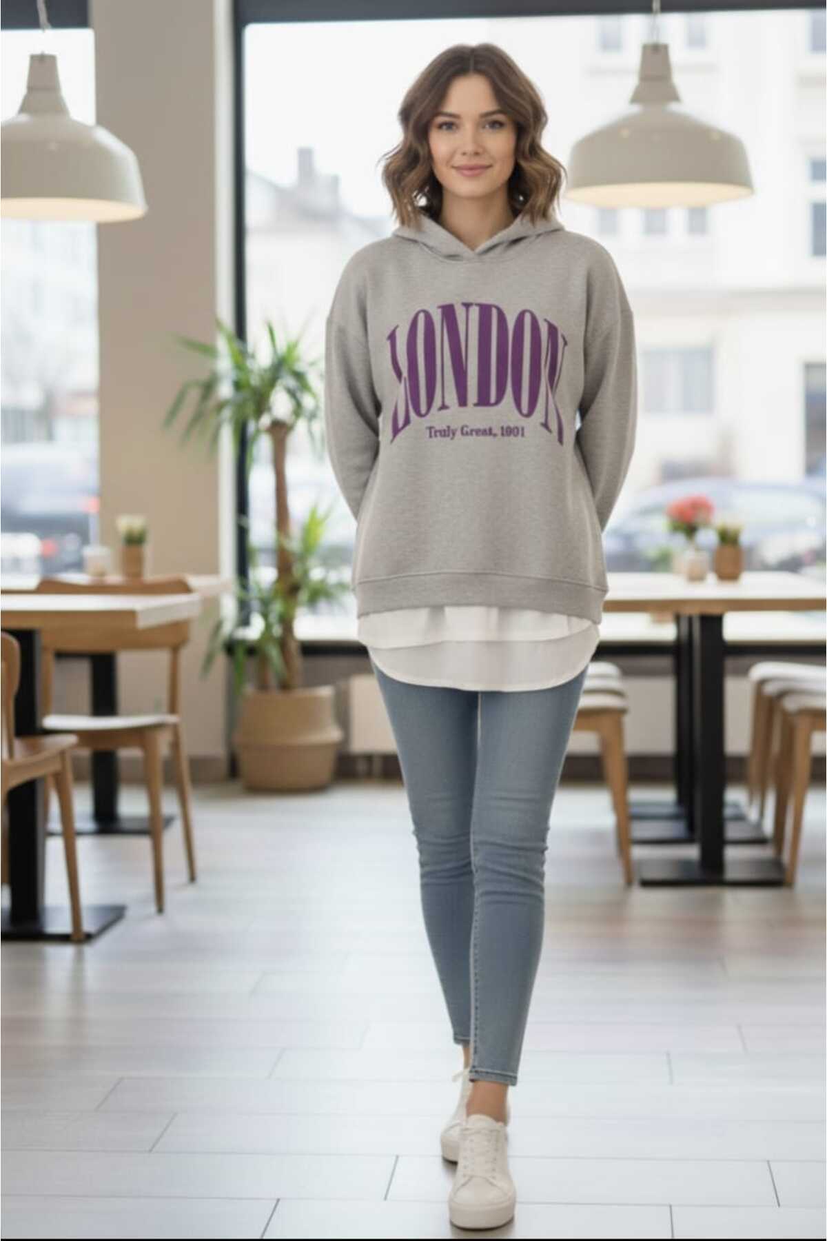 Kadın Oversize Kapüşonlu Baskılı Sweatshirt Alttan Beyaz Tişört Detaylı, Rahat Kalıp - Gri