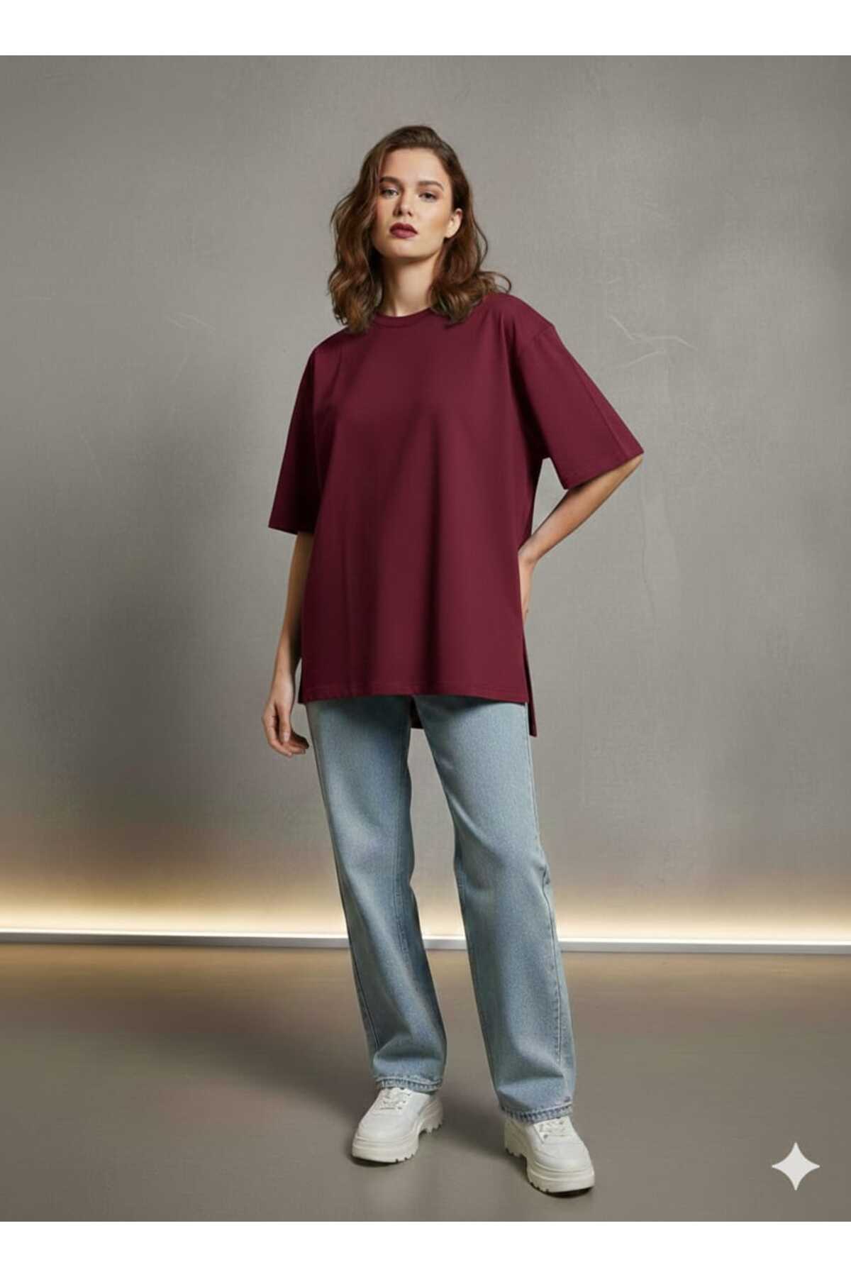 Kadın Oversize Basic Bisiklet Yaka Yan Yırtmaçlı Kısa Kollu Tişört - Bordo