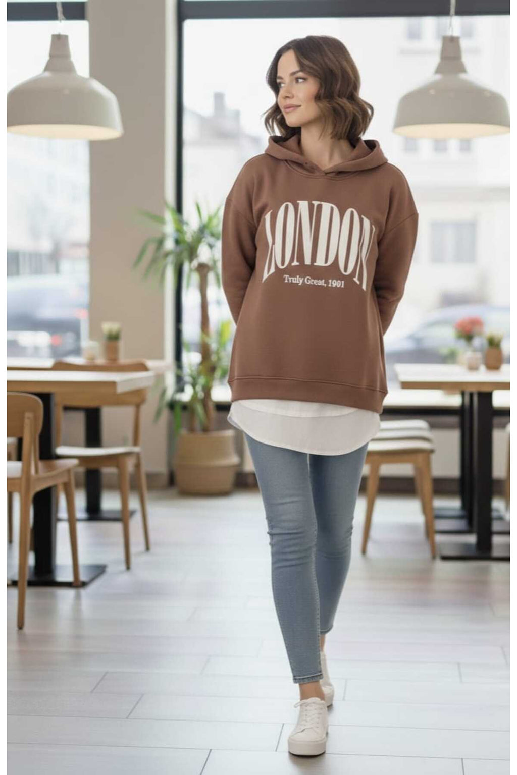 Kadın Oversize Kapüşonlu Baskılı Sweatshirt Alttan Beyaz Tişört Detaylı, Rahat Kalıp - Kahverengi