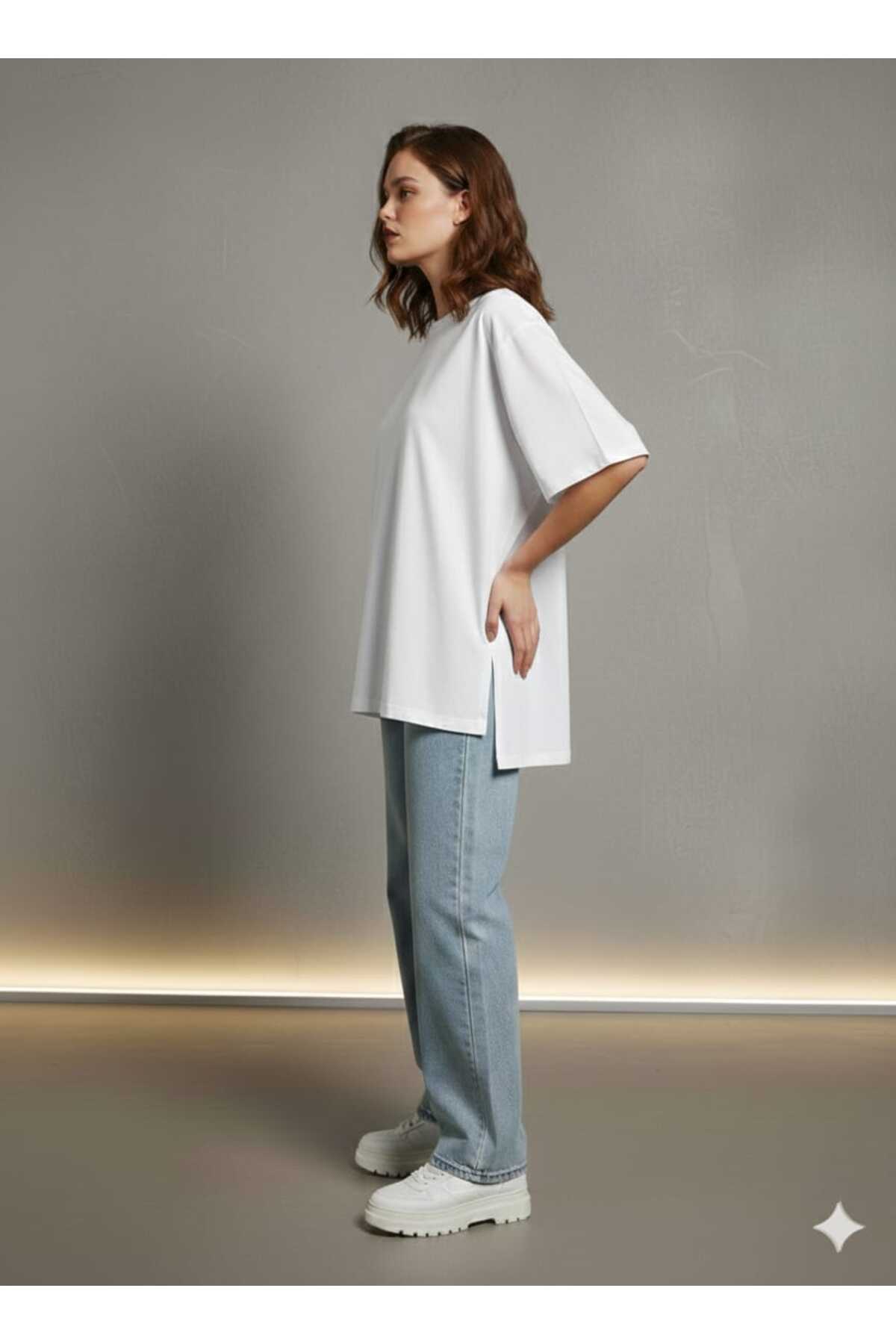 Kadın Oversize Basic Bisiklet Yaka Yan Yırtmaçlı Kısa Kollu Tişört - Beyaz