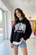 Kadın Oversize Kapüşonlu Baskılı Sweatshirt Alttan Beyaz Tişört Detaylı, Rahat Kalıp - Siyah