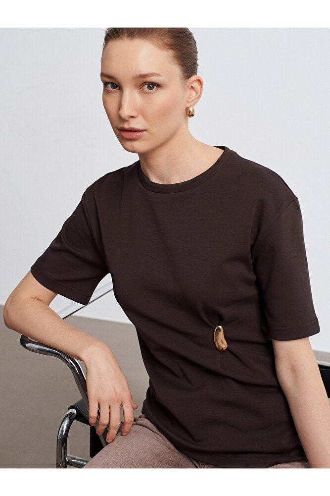 32445 Aksesuar Detaylı Basic T-Shirt-Koyu Kahve