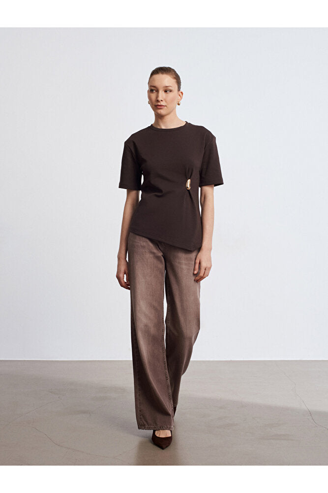 32445 Aksesuar Detaylı Basic T-Shirt-Koyu Kahve