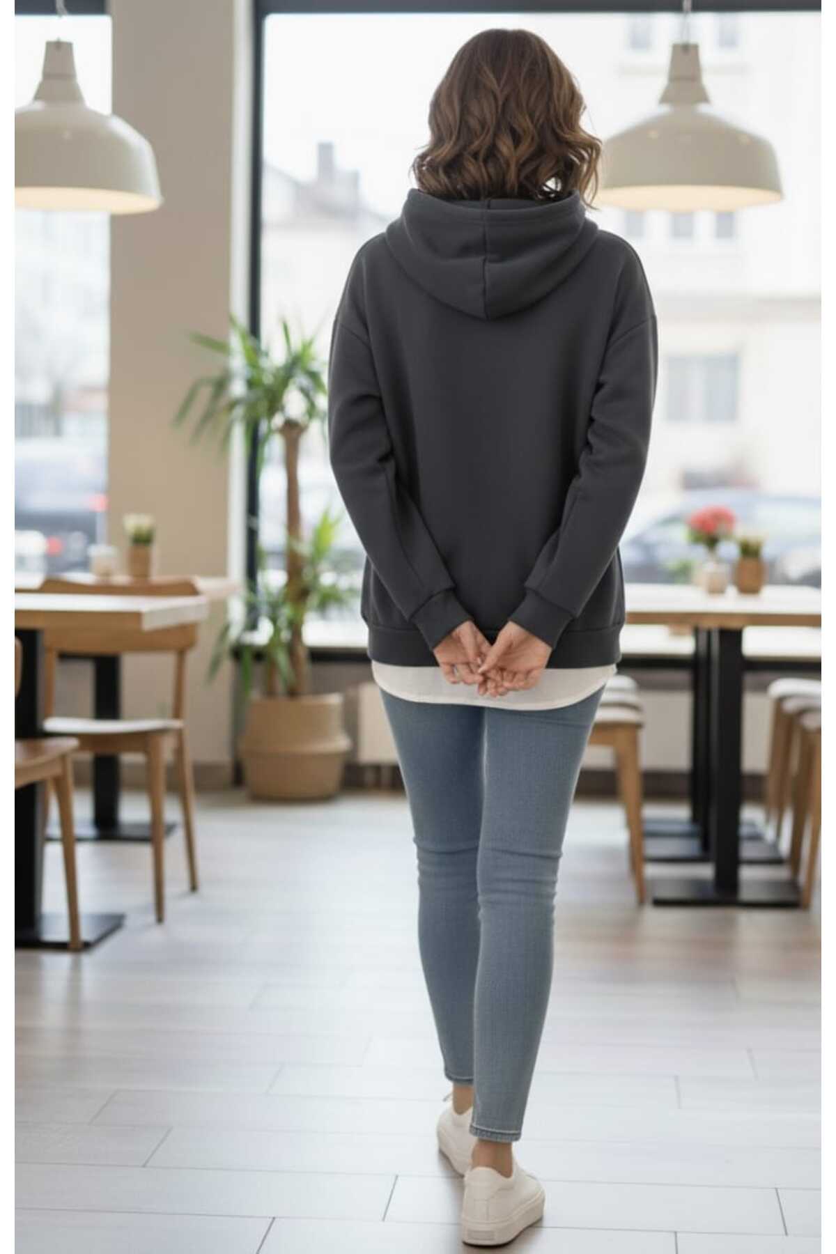 Kadın Oversize Kapüşonlu Baskılı Sweatshirt Alttan Beyaz Tişört Detaylı, Rahat Kalıp - Antrasit