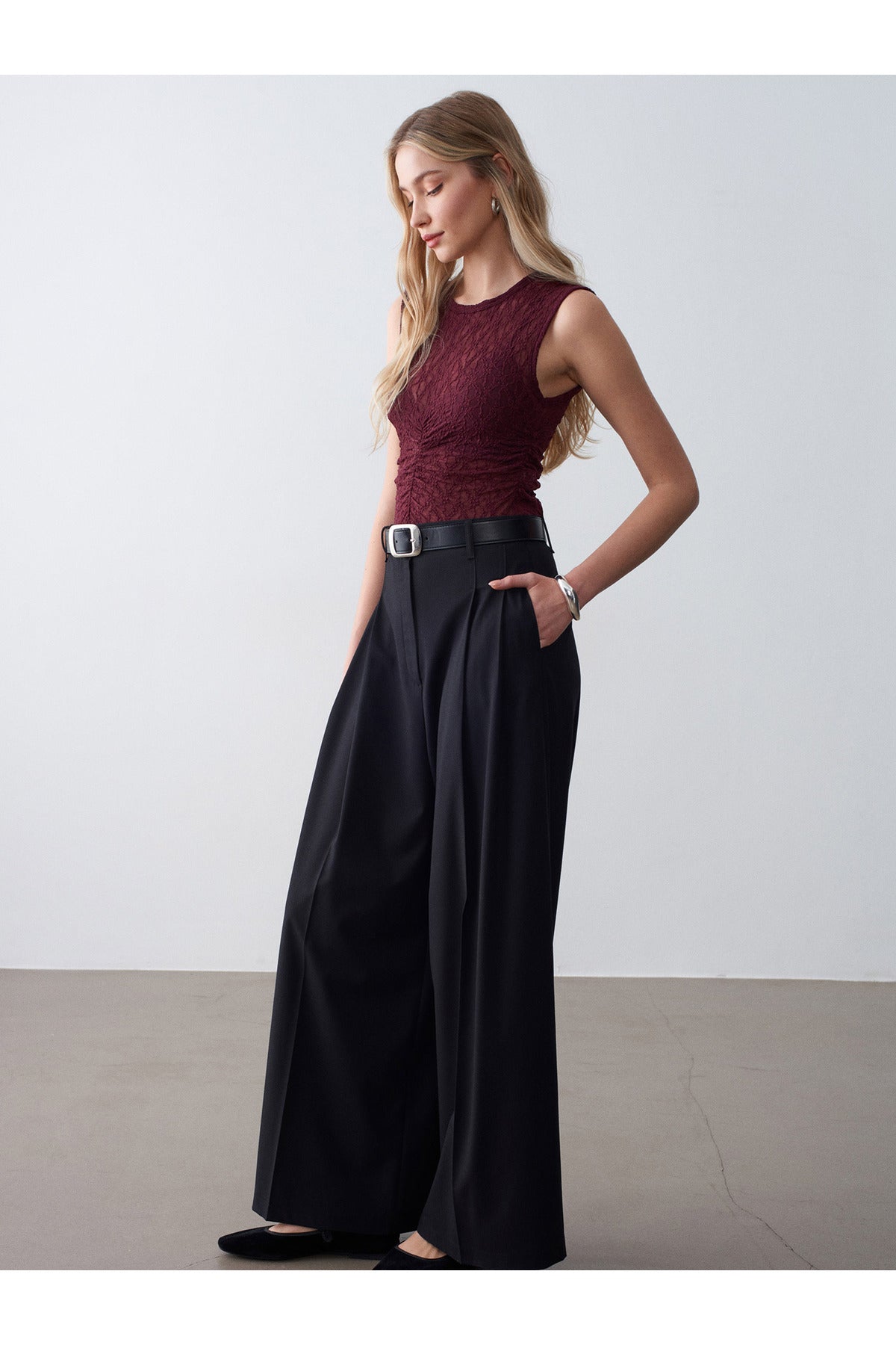 32492 Büzgülü Dantel Top-Siyah - Bordo