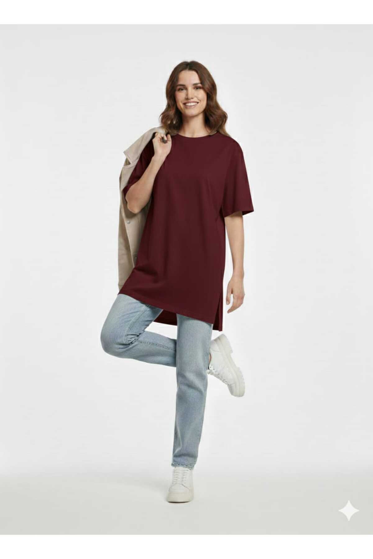 Kadın Oversize Basic Bisiklet Yaka Yan Yırtmaçlı Kısa Kollu Tişört - Bordo