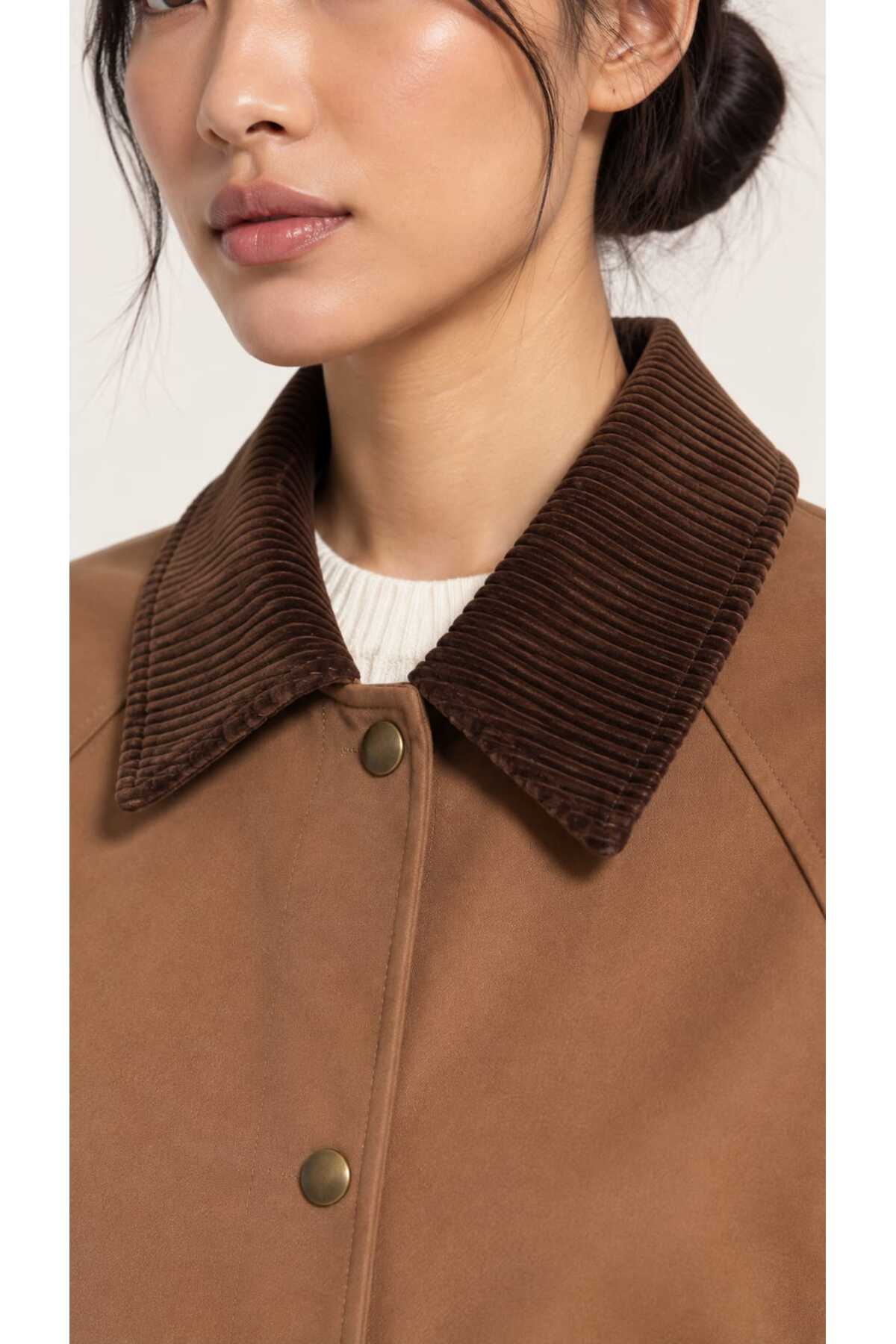 Kadın oversize kalıp yaka kadife garnitürlü oversize şişme trençkot 852