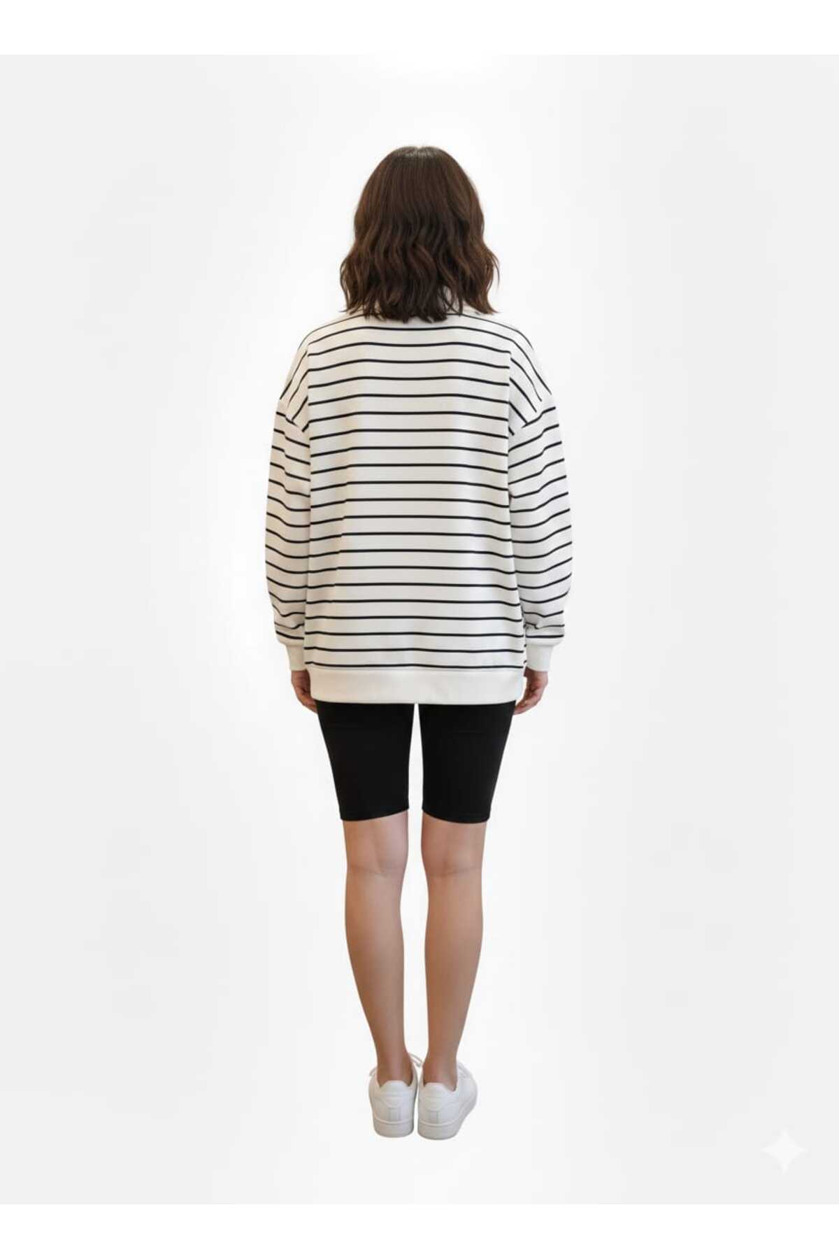 Kadın Polo Yaka Fermuarlı Siyah İnce Çizgili Oversize Sweatshirt Yumuşak Dokulu Rahat Kalıp - Beyaz