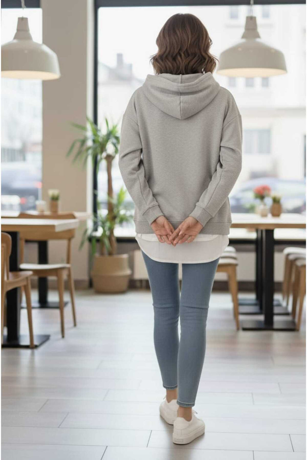 Kadın Oversize Kapüşonlu Baskılı Sweatshirt Alttan Beyaz Tişört Detaylı, Rahat Kalıp - Gri