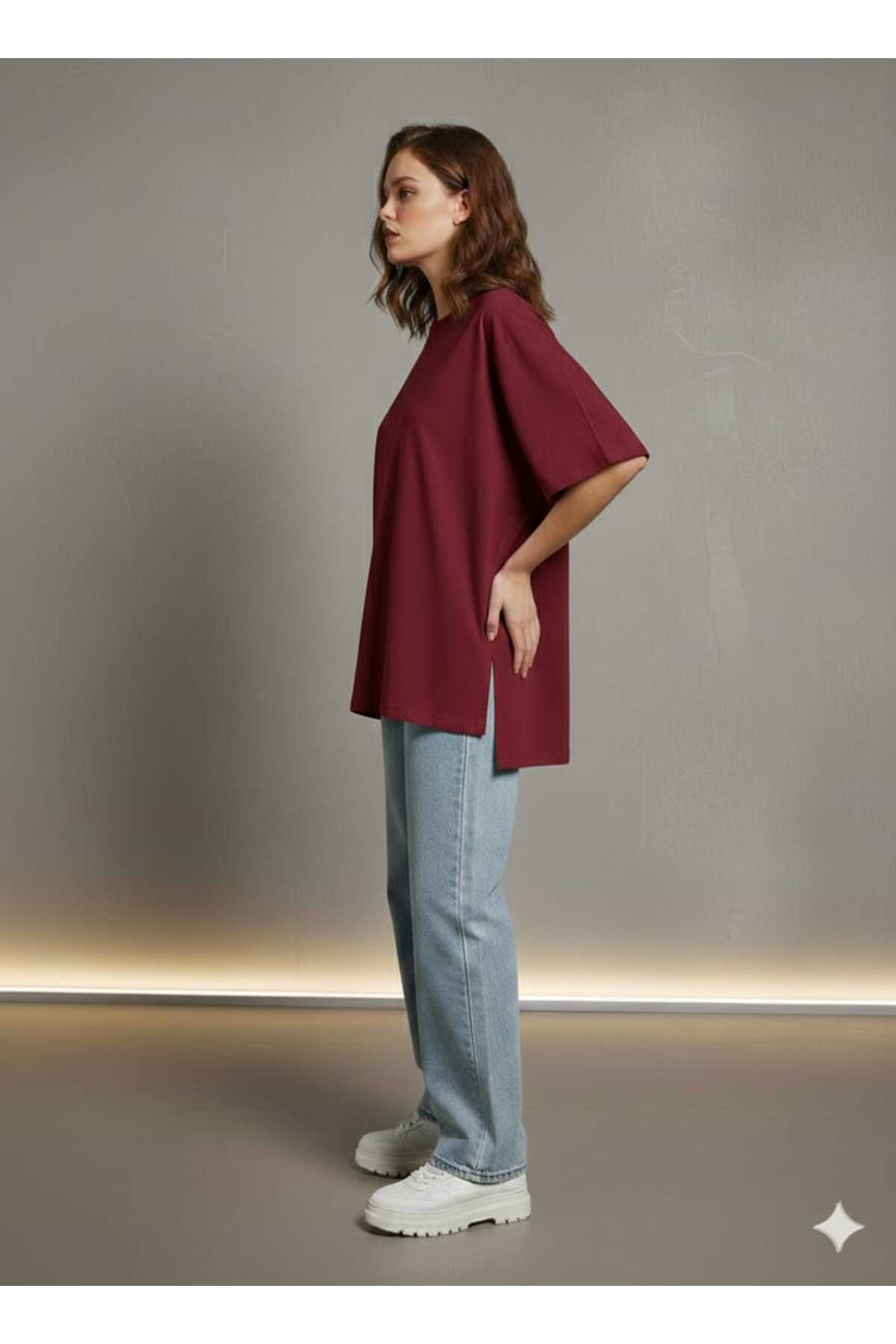 Kadın Oversize Basic Bisiklet Yaka Yan Yırtmaçlı Kısa Kollu Tişört - Bordo