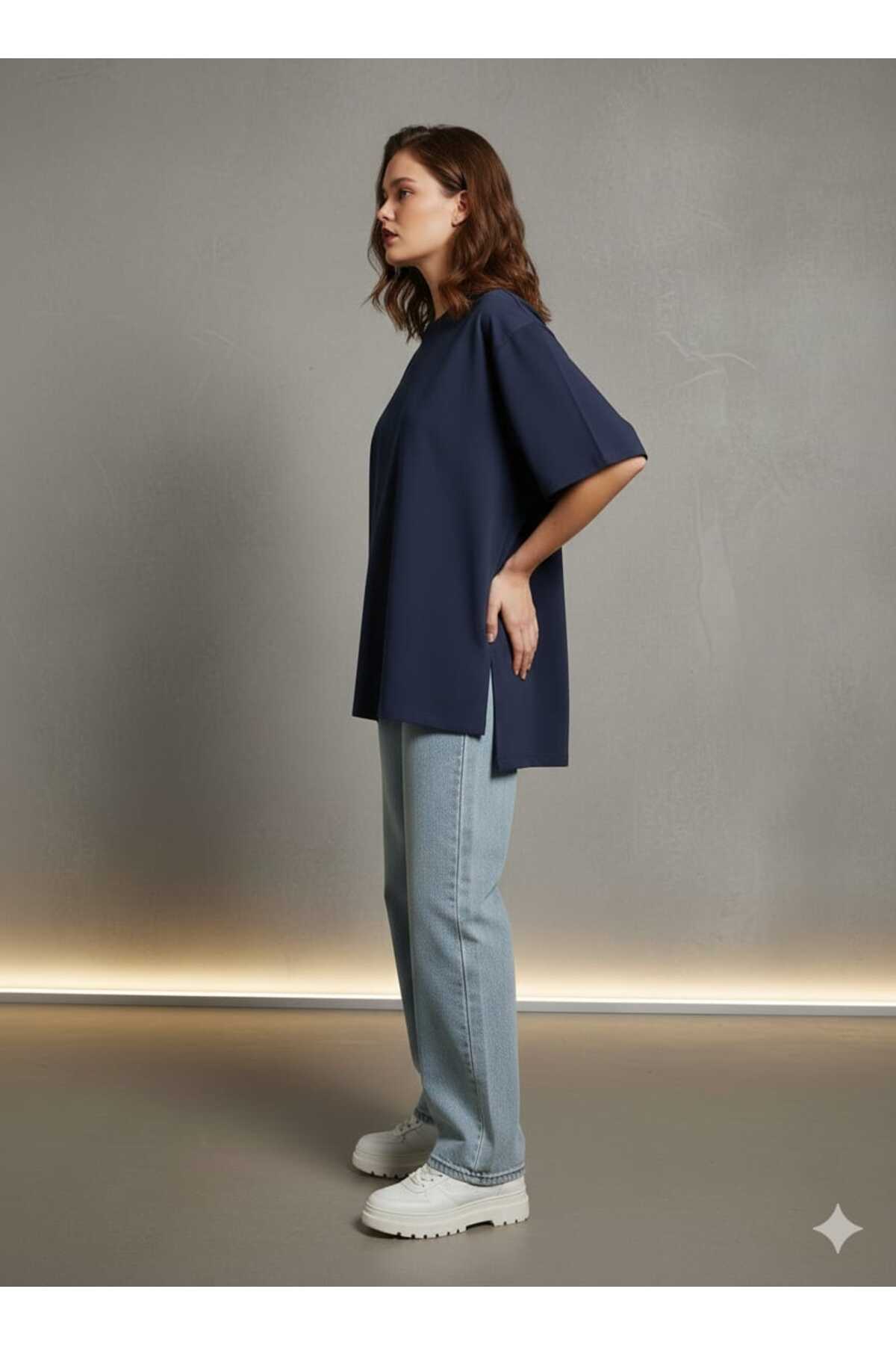 Kadın Oversize Basic Bisiklet Yaka Yan Yırtmaçlı Kısa Kollu Tişört - Lacivert